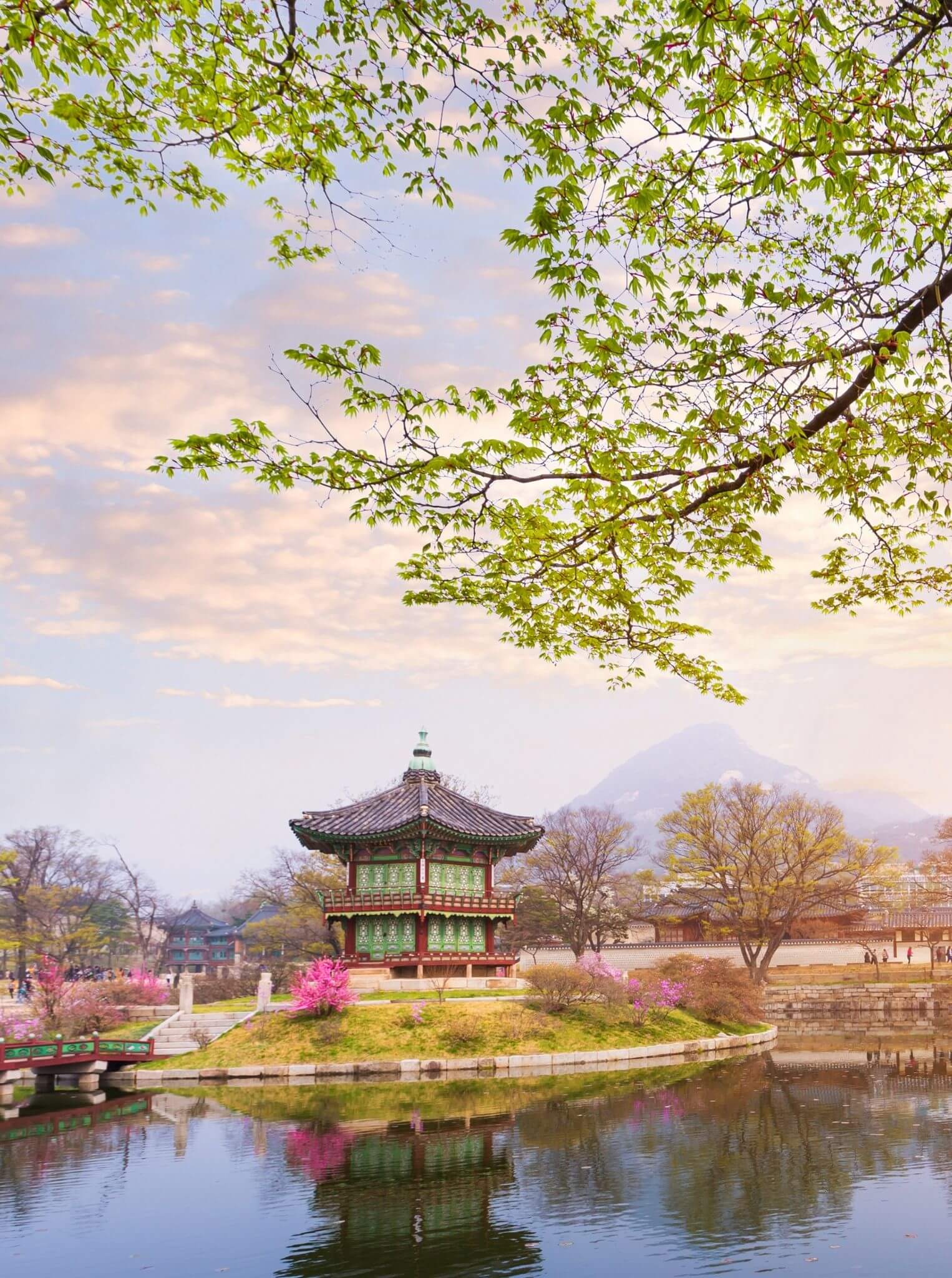 Gyeongbokgung Palace inspiration for Joseon Palace Bracelet design showcasing Korean historical architecture and royal gardens, traditional palace beauty inspiring handmade crystal jewellery from Sri Lanka