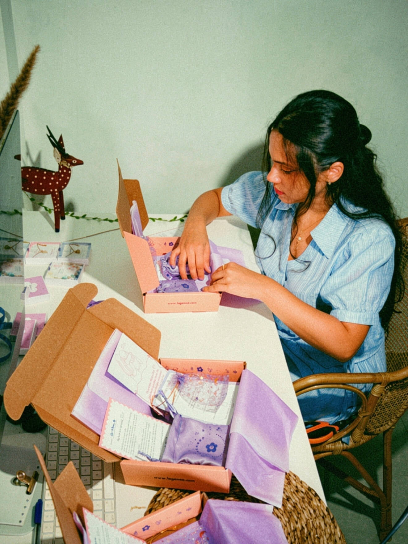 laganna jewelry brand owner packing orders in Sri lanka
